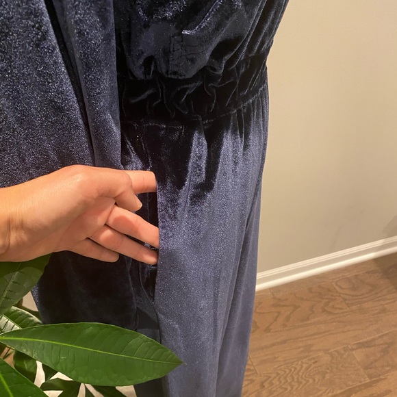 ✨Fabletics (NWOT) Velour Jumpsuit Size XS✨ - Picture 4 of 8
